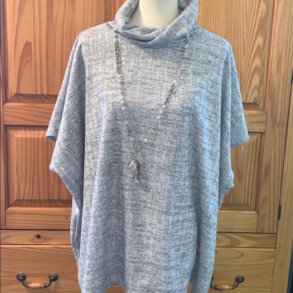 BNWT Turtleneck poncho XS fits a small